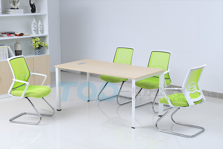 <a href='/hyzxl.htm' class='keys' title='點擊查看關(guān)于會議桌的相關(guān)信息' target='_blank'>會議桌</a>,屏風(fēng)辦公桌